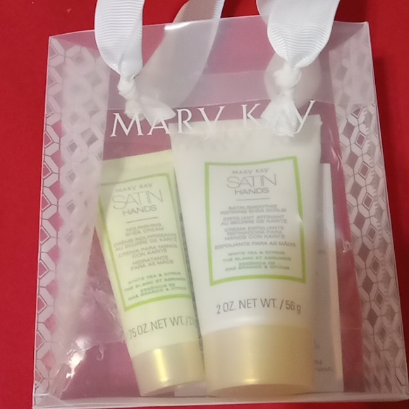MARY KAY SATIN HANDS SET - Picture 1 of 3